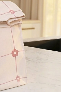 The Pink Grid Lunch Bag